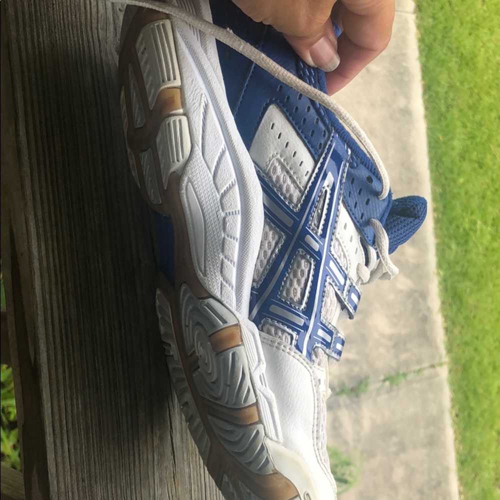 Volleyball shoes ASICS size 9.5 used